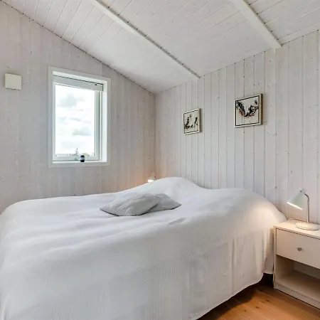 Gustava Holiday home Nedre Lysabild