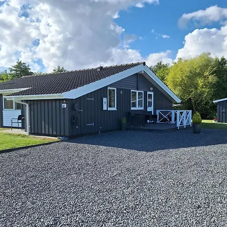 Gustava - 700m From The Sea By Interhome